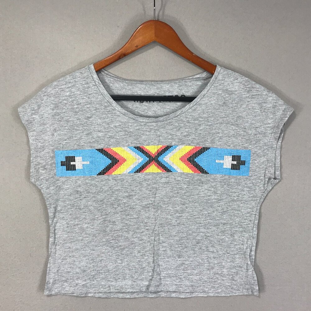 Adaptation T Shirt Women's XS Gray Logo Pullover Top Cropped Round Cap Native